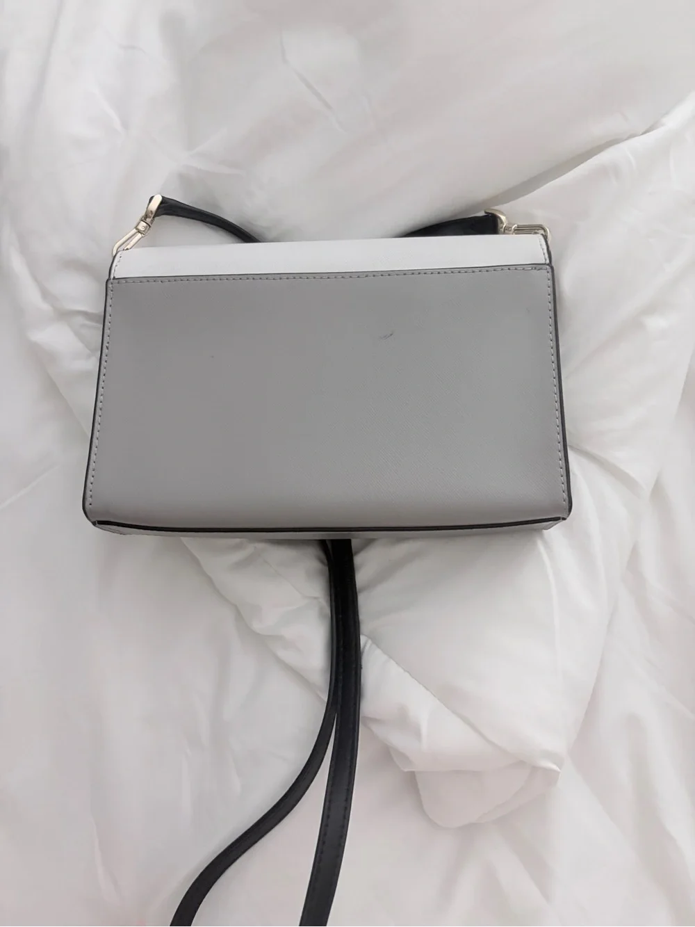 kate spade white and gray leather crossbody with gold chain